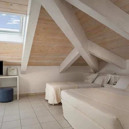 Embassy Szálloda 3*